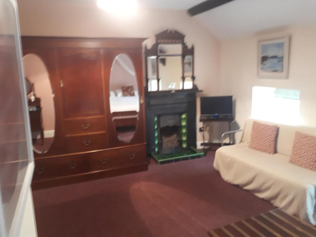 Castlemorris House Hotel Тралий Екстериор снимка