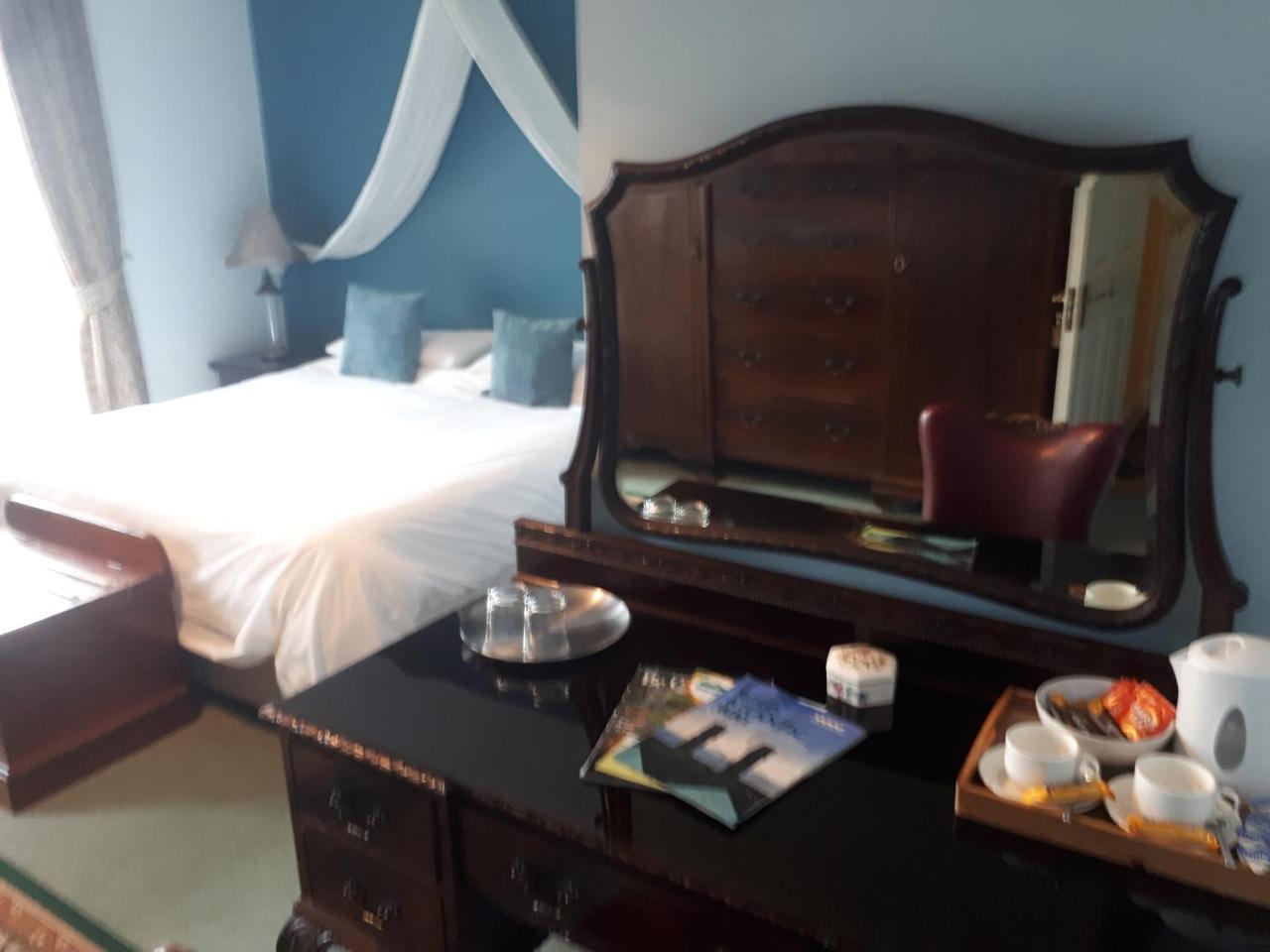 Castlemorris House Hotel Тралий Екстериор снимка