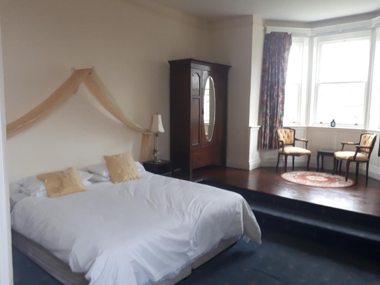 Castlemorris House Hotel Тралий Екстериор снимка